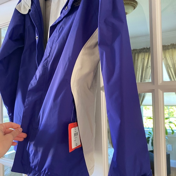 Northface Girls Rain Jacket - Picture 8 of 10